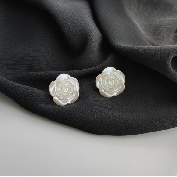 💙💕💕Last one Pearl Flower Stud Earrings - Picture 4 of 15